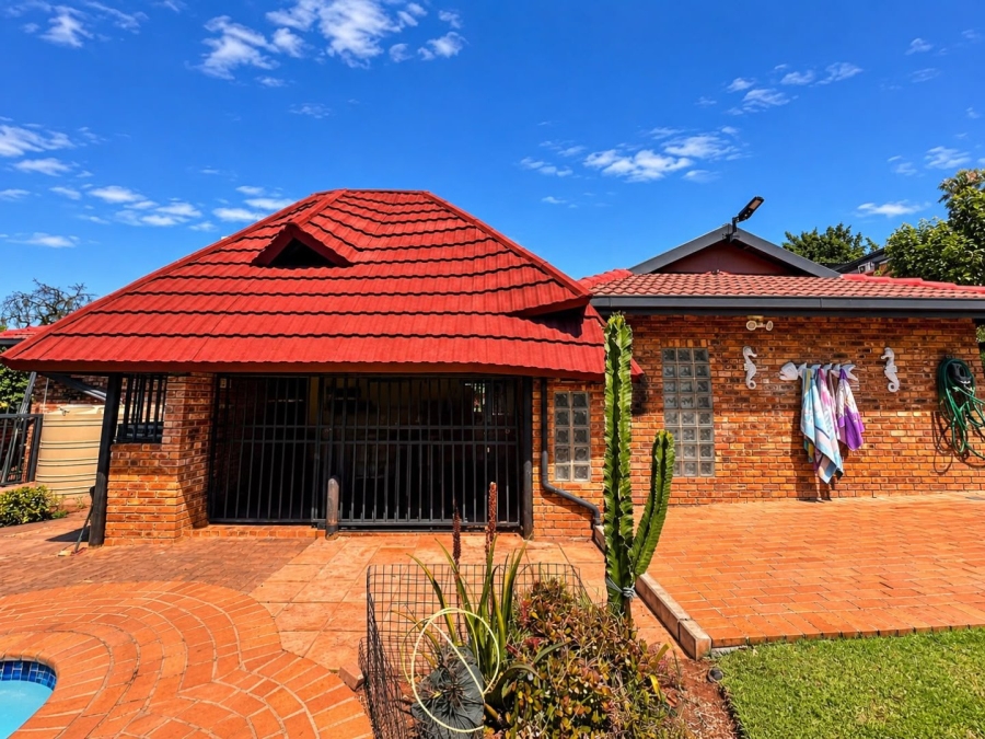 To Let 4 Bedroom Property for Rent in Cashan North West
